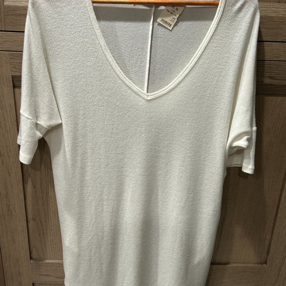 NWT Akira Chicago Short Sleeve "Round About" Tunic, Size L - Picture 5 of 6